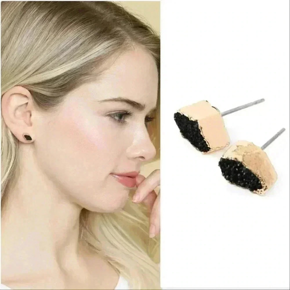 DRUZY STUD EARRINGS - Picture 1 of 3